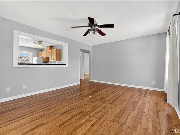 3rd image of 1519 Sanford Ave