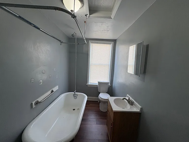 1521 Barclay St — Photo 8
