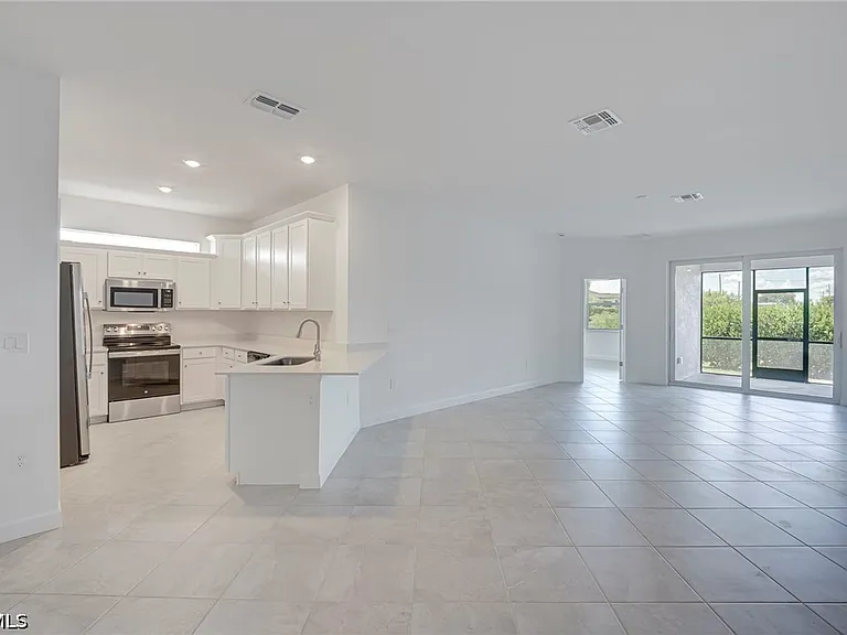 20601 Hazelnut Ct — Photo 4
