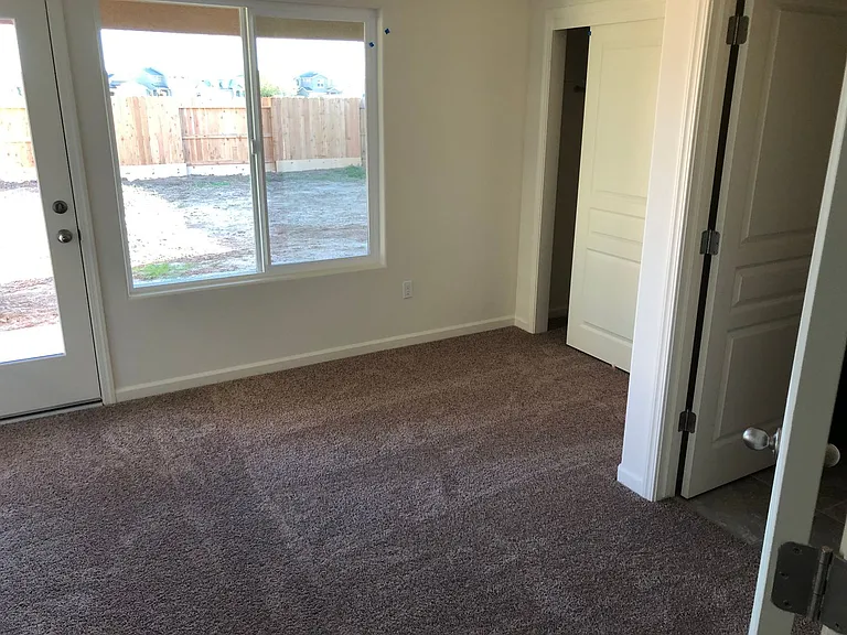166 Barker Ln — Photo 4