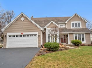 864 Broadway Ct, Lake Zurich, IL
