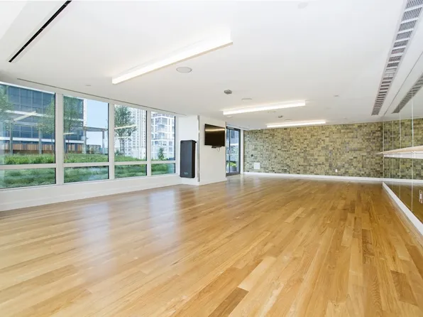 43-25 Hunter Street image 9 of 23