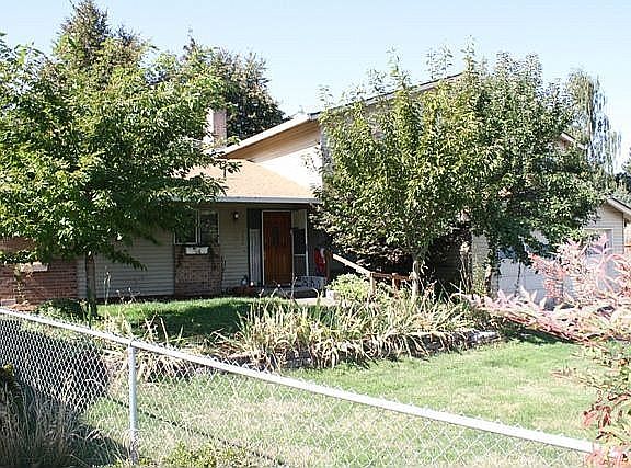 2nd image of 4600 NE 112th Cir