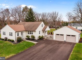 102 Hawthorne Ln, Oaks, PA 19456