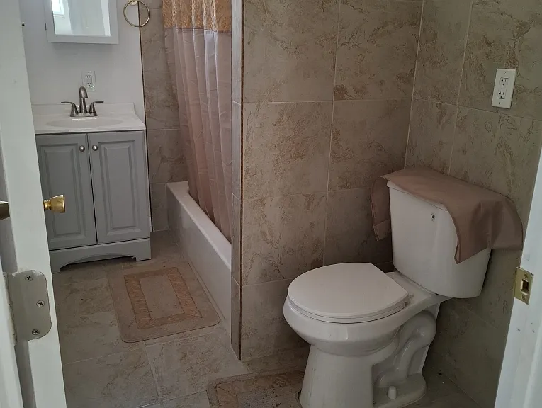 Bathroom #2
*in between bedroom #3 and #4*