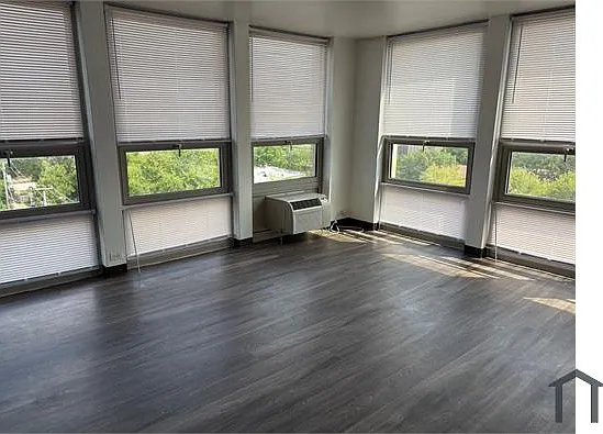 6253 S Michigan Ave — Photo 17