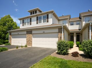 126 Woodview Ct, Glen Ellyn, IL 60137