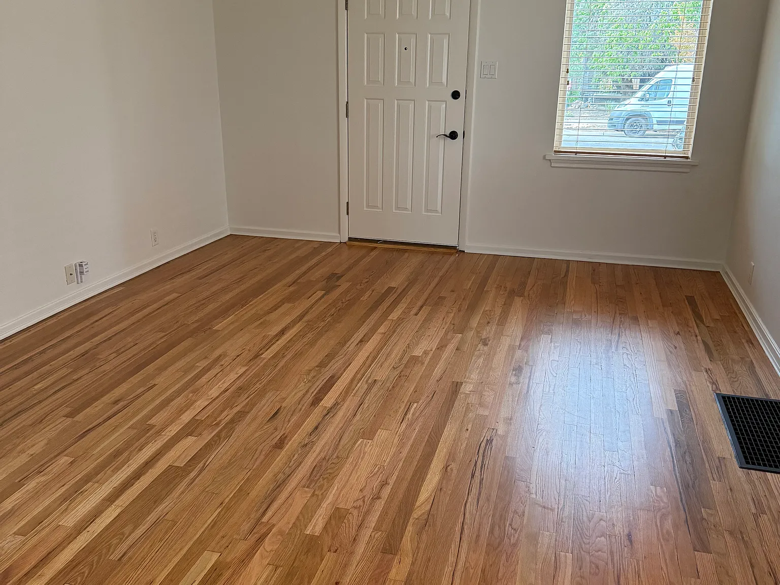4 bed, 1380 sqft, $3,200 — Photo 3