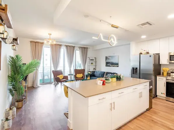 1703 N Tamiami Trl #306, Sarasota, FL 34234