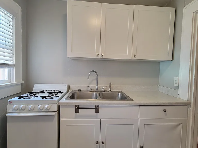 945 6th St N #2 — Photo 8
