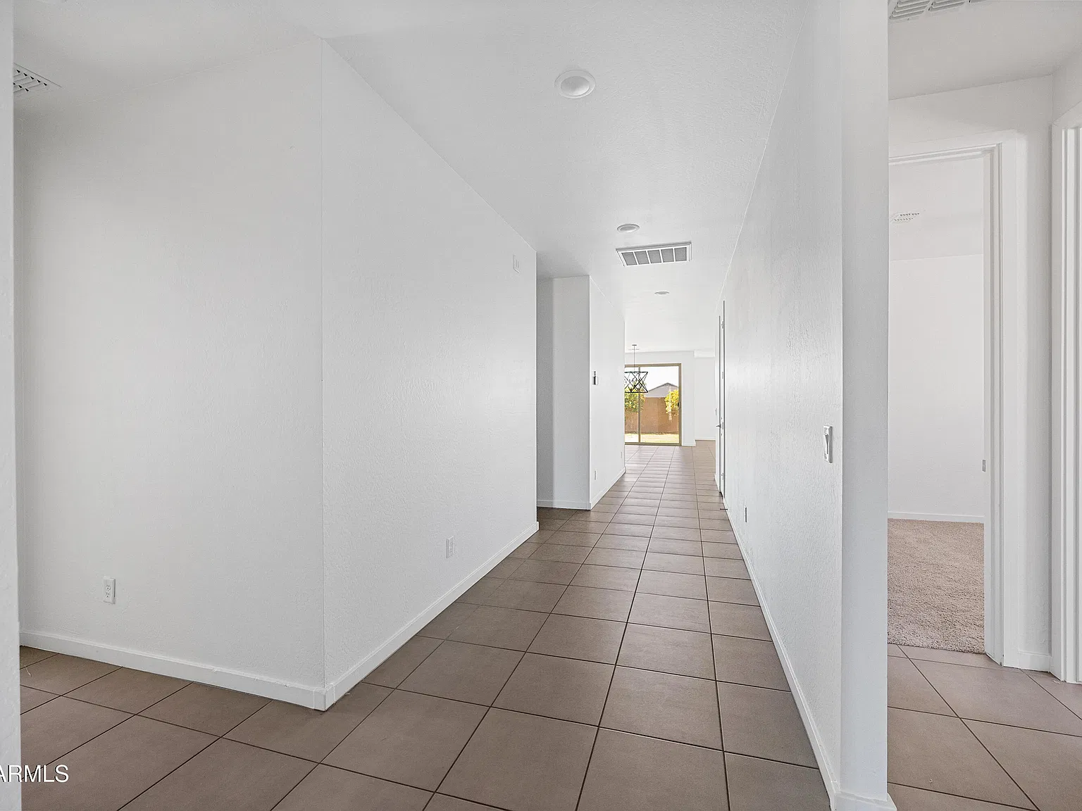5 bed, 3.0 bath, 2548 sqft, $2,150 — Photo 2