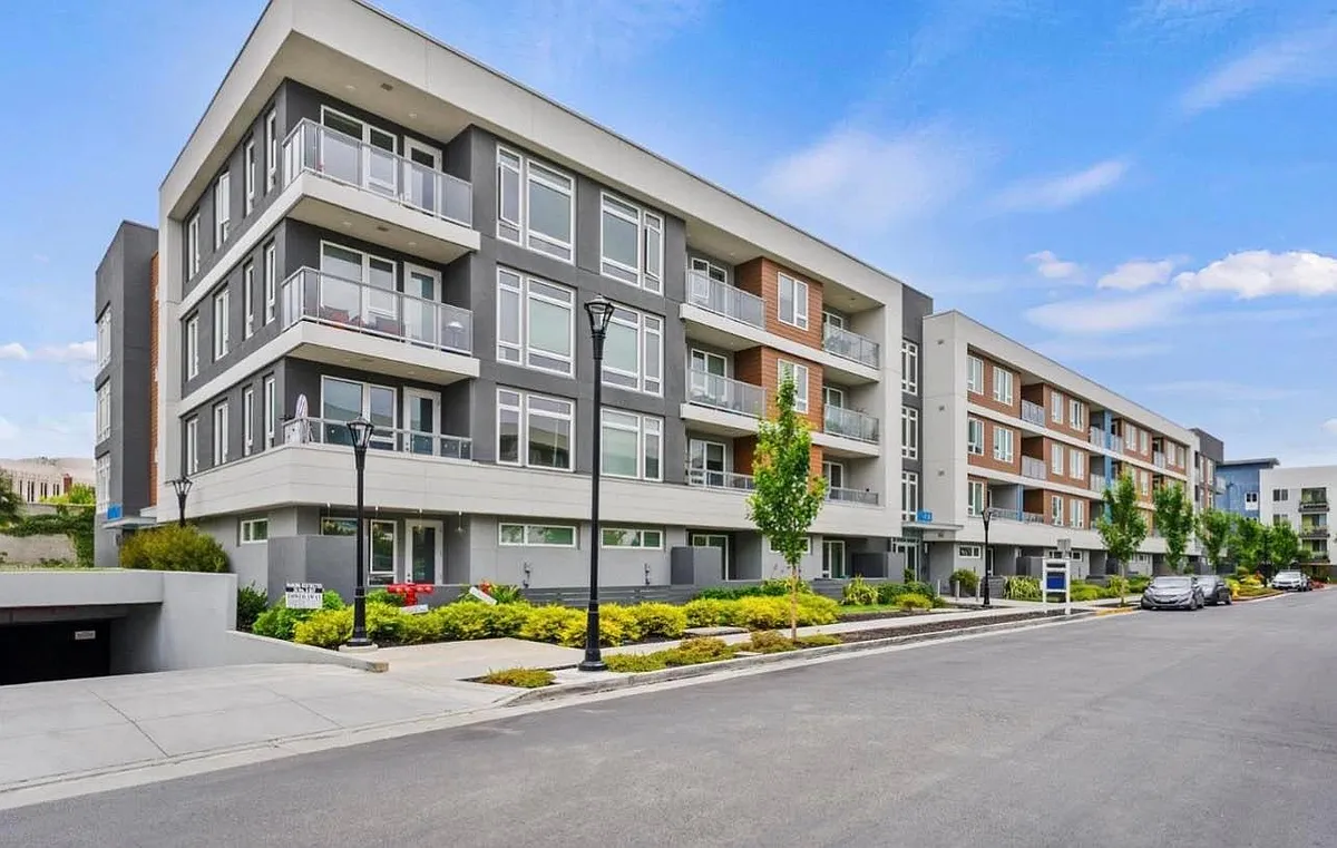 Building Photo - 5951 Sunstone Dr #409