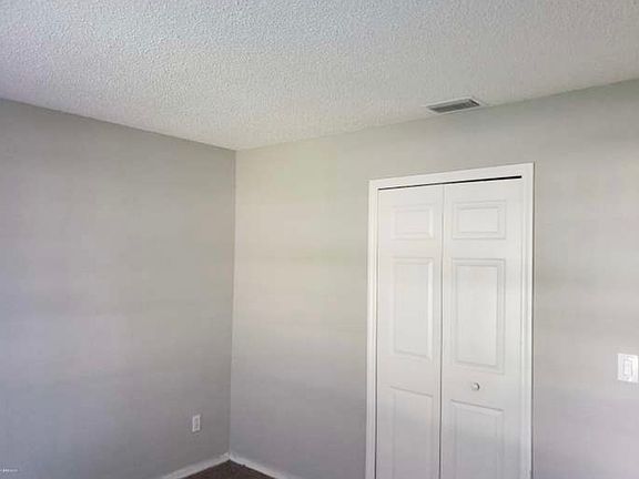 5th image of 26 Lansing Ln