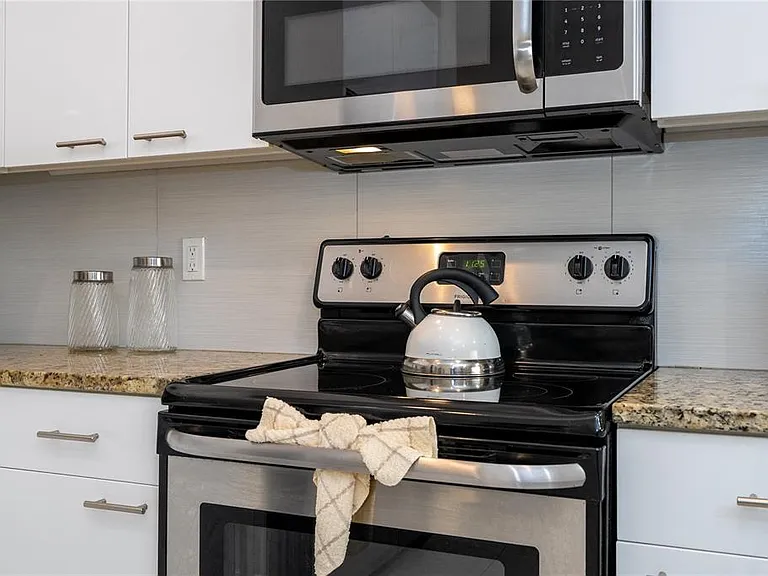 1615 Retreat Cir — Photo 33