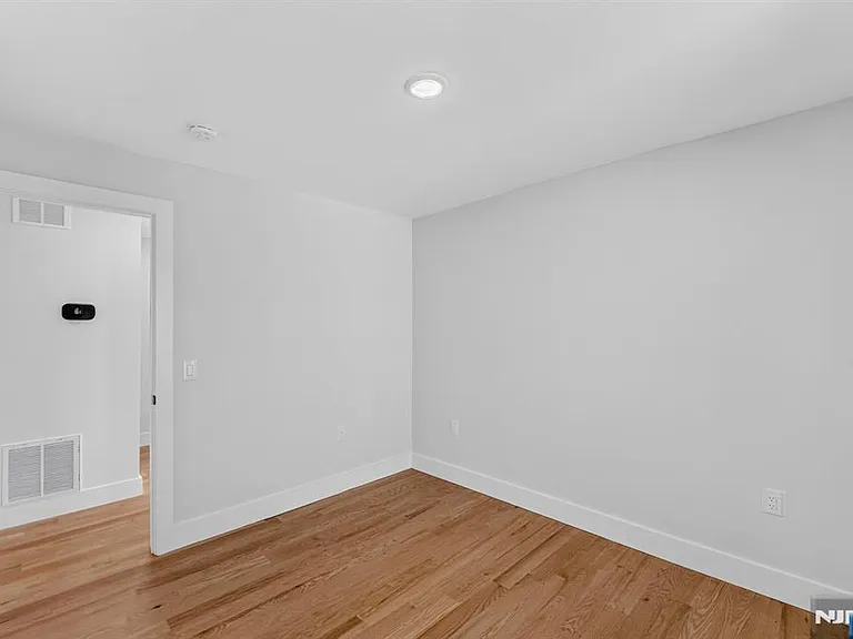 62 Hillside Ave — Photo 11