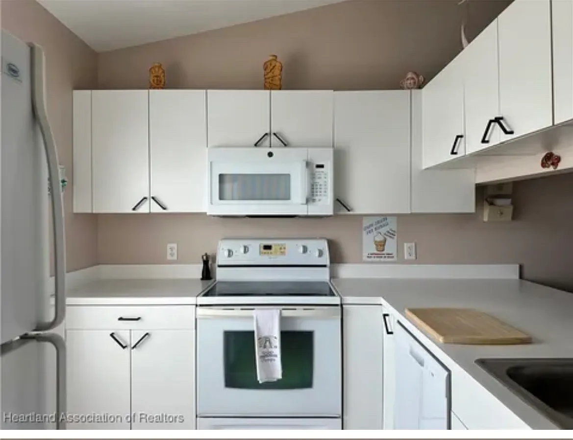 2 bed, 1200 sqft, $1,300 — Photo 1