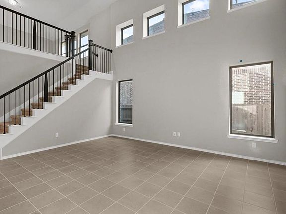 4th image of 311 Violet Crown Ln