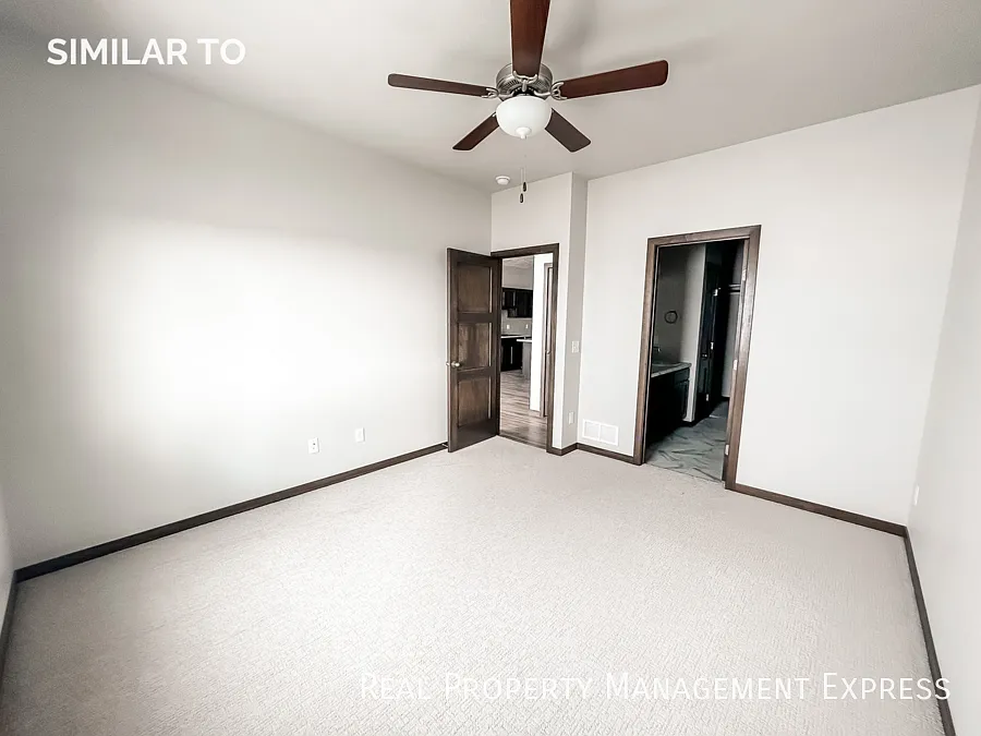 Stunning 3-Bedroom Townhome in Southeast Sioux Falls — Photo 3