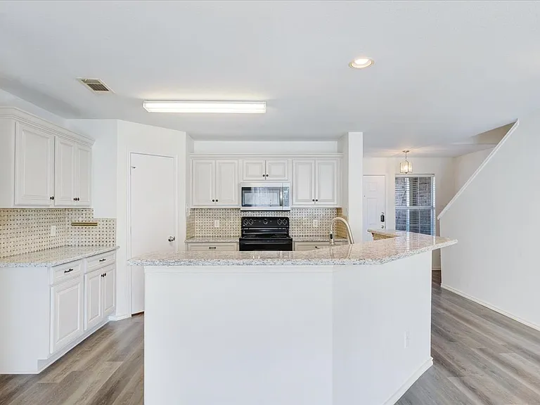 7405 Howling Coyote Ln — Photo 7