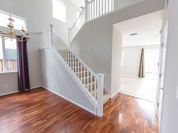 4th image of 25045 Silverthorne Pl
