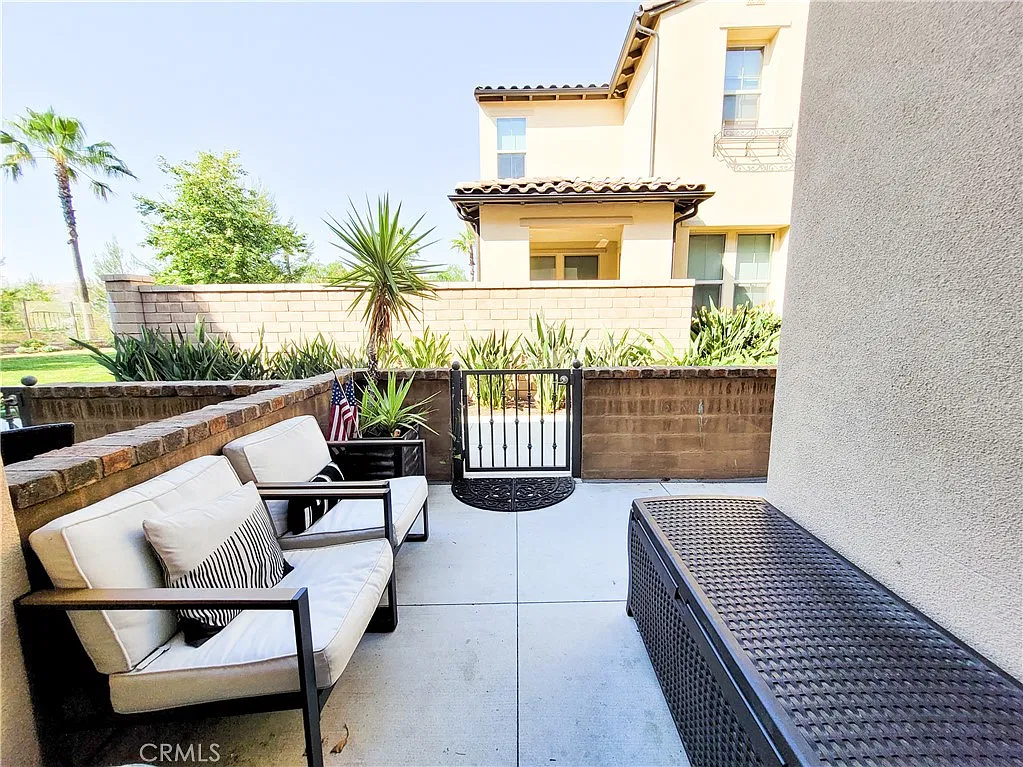 3 bed, 2.5 bath, 1512 sqft, $4,000 — Photo 2