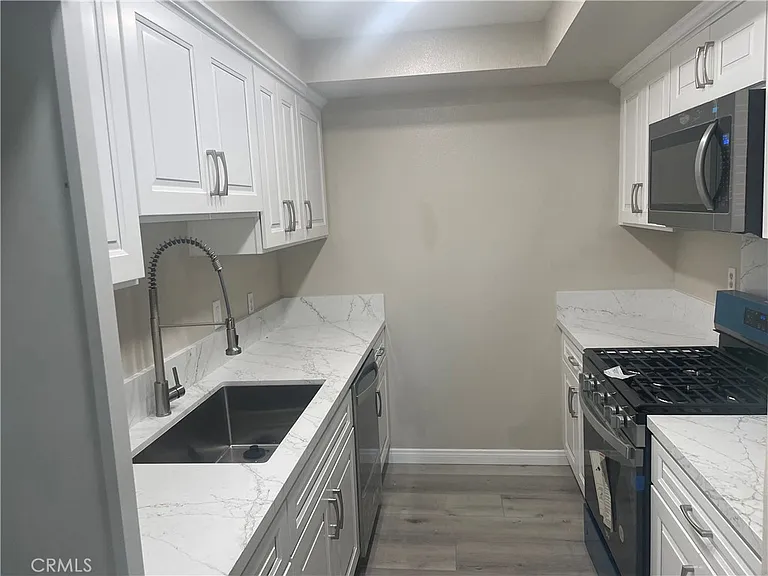 804 Amigos Way — Photo 2