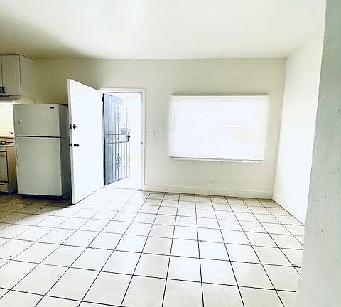 4th image of 1208 E Clinton Ave #1208