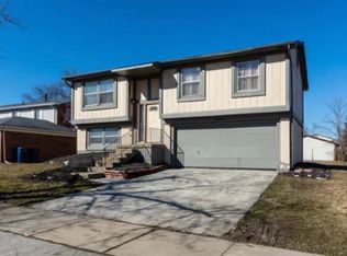 5860 Allemong Dr, Matteson, IL 60443