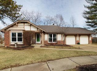 1 Rain Forest Ct, Ballwin, MO