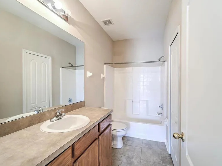 10704 Chesham Hill Ct — Photo 16