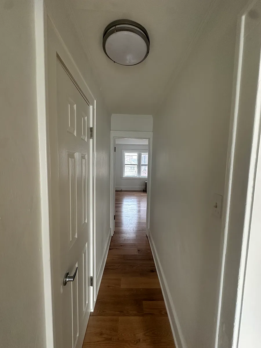 Building Photo - 856 Amherst St #8