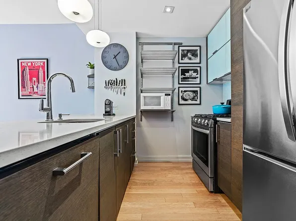 21-45 44th Dr #4H, Long Island City, NY 11101