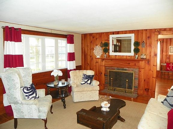 3rd image of 44 Shore Rd