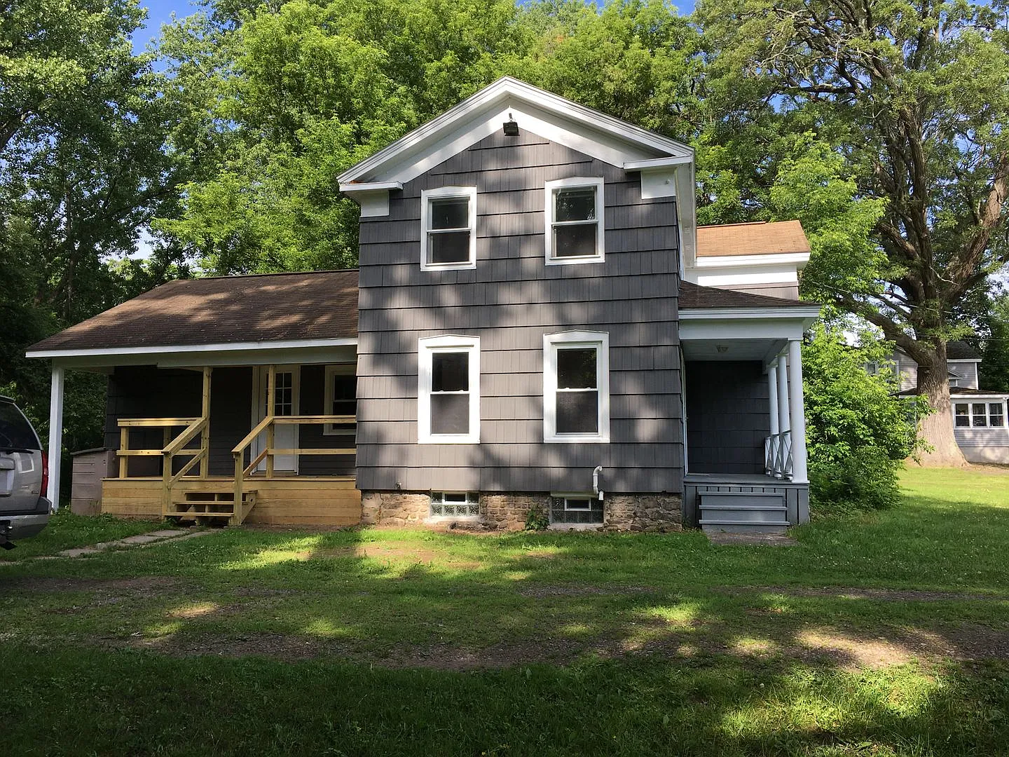 Coming Soon! Excellent 4 bed 1.5 Bath country estate with 1.5 baths and garage — Photo 1