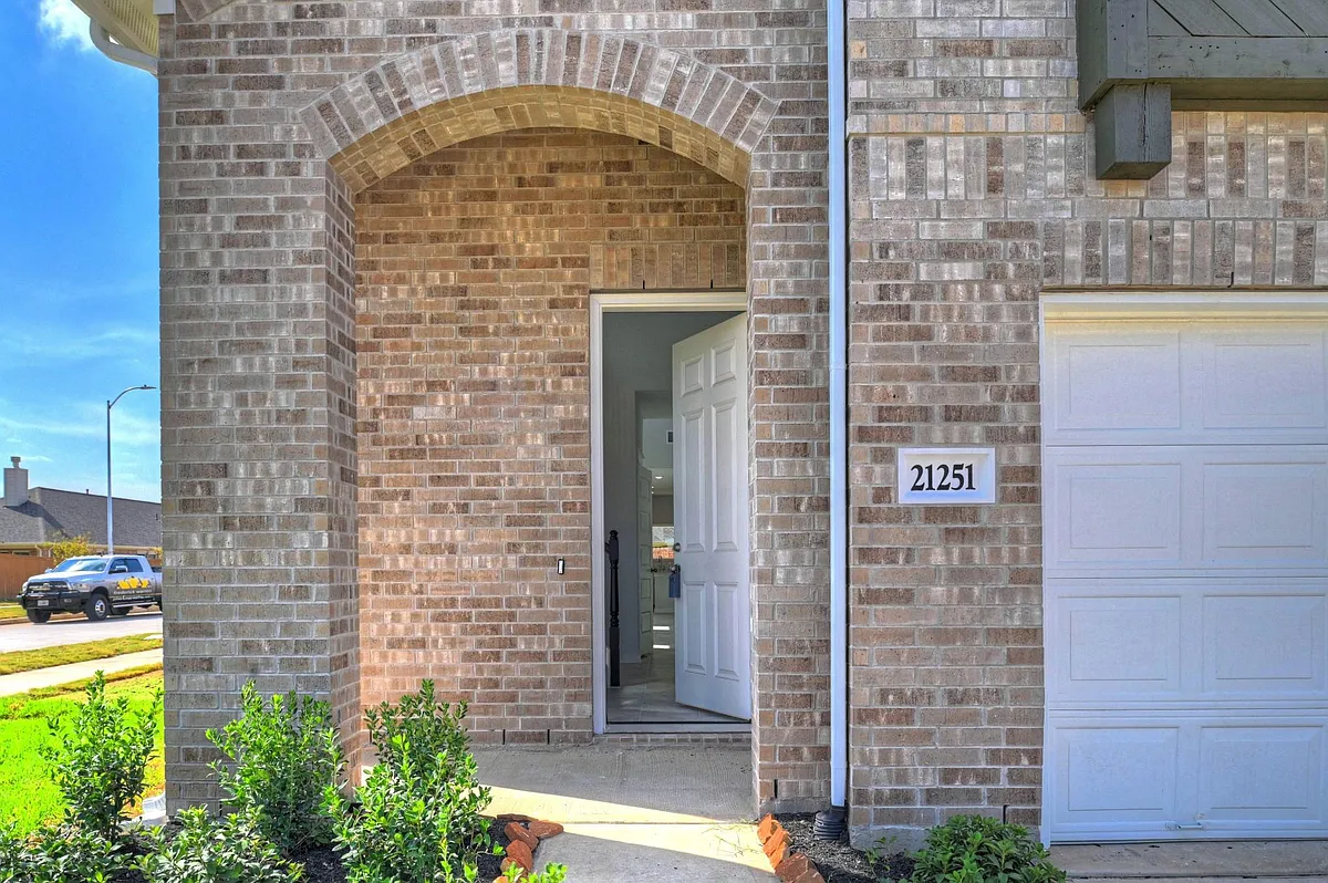Building Photo - 21251 Shore Bluff Dr