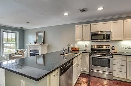 5th image of 8 Crowninshield St Unit 407
