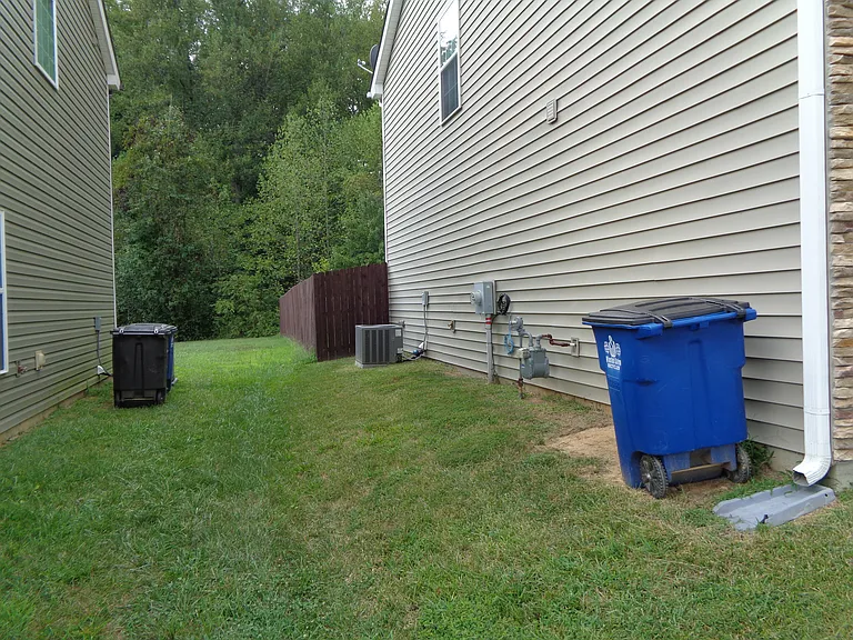 2110 Longburn Dr — Photo 7