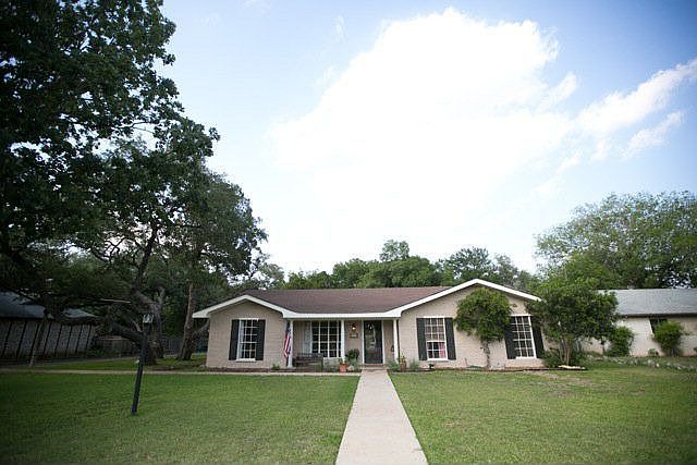1st image of 506 Oakwood Blvd