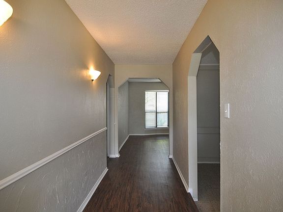 4th image of 604 Stonehenge Dr