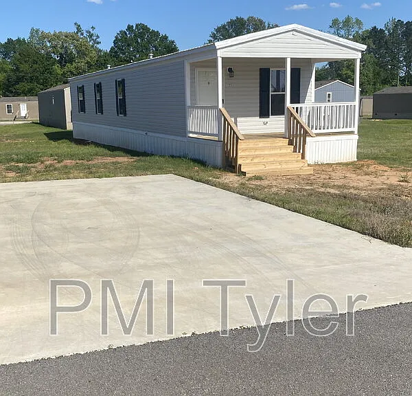 123 Dogwood St — Photo 1