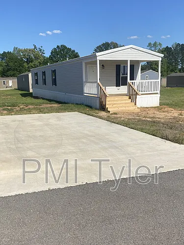 123 Dogwood St Photo 1