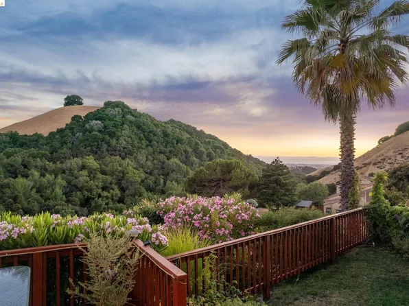 28137 Riggs Ct, Hayward, CA 94542