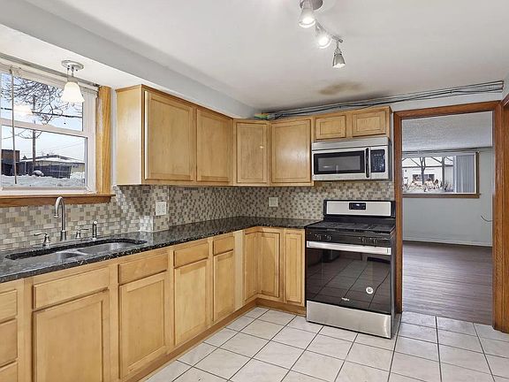 4th image of 302 12th Ave S #2