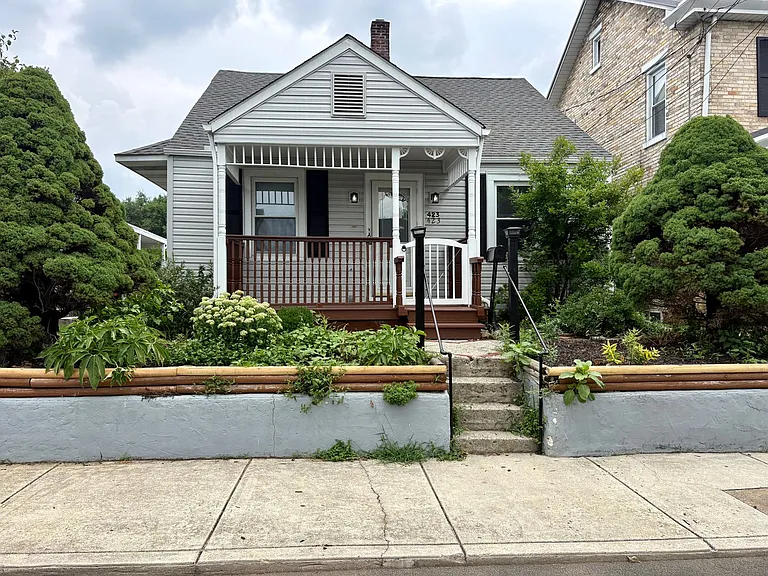 423 W Penn St — Photo 1