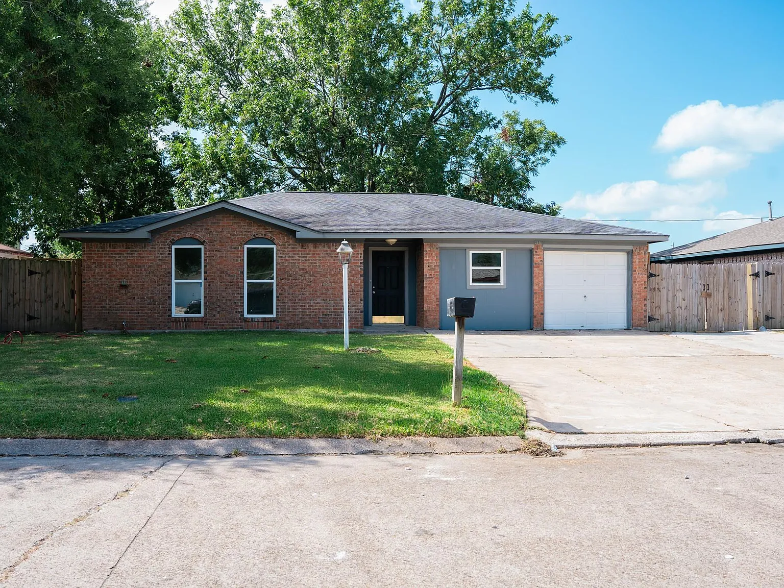 4 bed, 2.0 bath, 1008 sqft, $1,800 — Photo 1