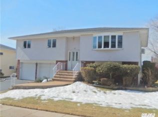 62 Beaumont Dr, Plainview, NY 11803