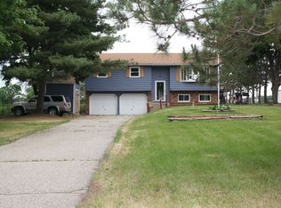 W7566 Dunning Dr, Pardeeville, WI 53954