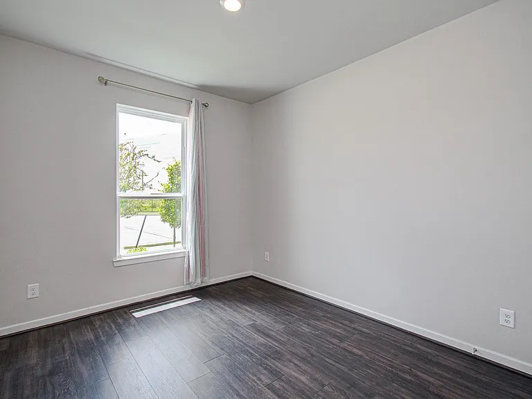 21118 Vancherry Dr — Photo 3