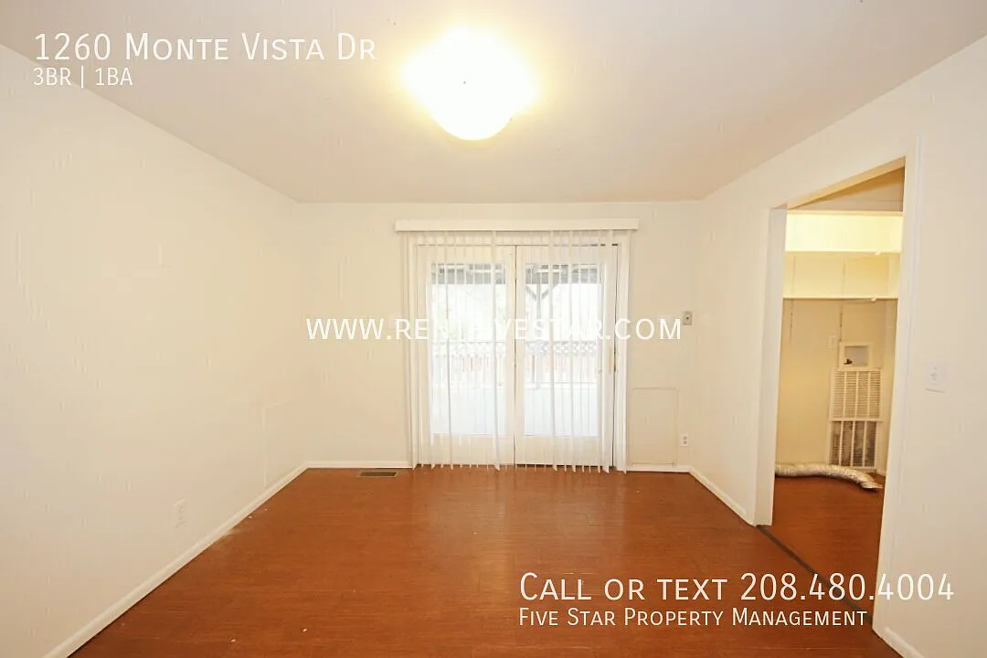 Bright 3 Bedroom, 1 Bathroom Upstairs Unit with Private Deck, Fenced Yard, and Garage! — Photo 4