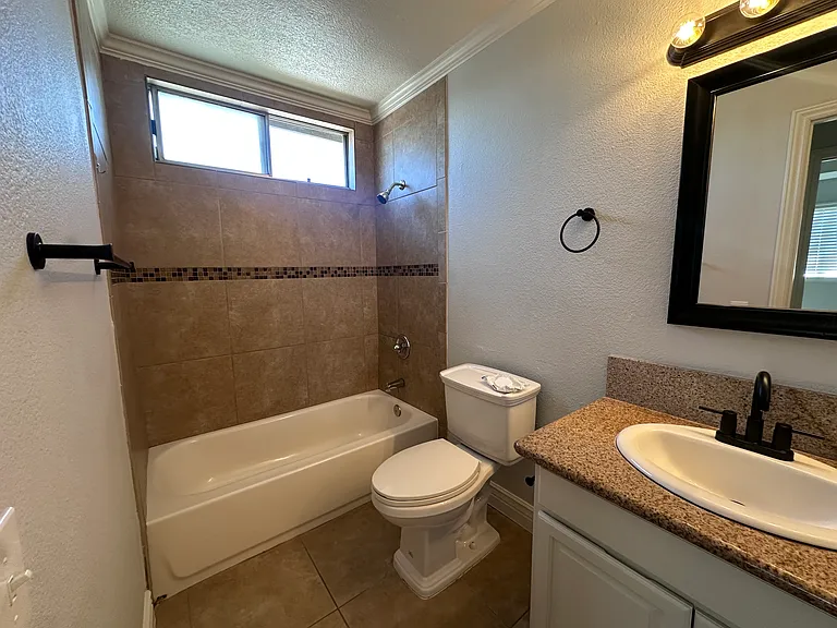 4981 Yvonne Way — Photo 9